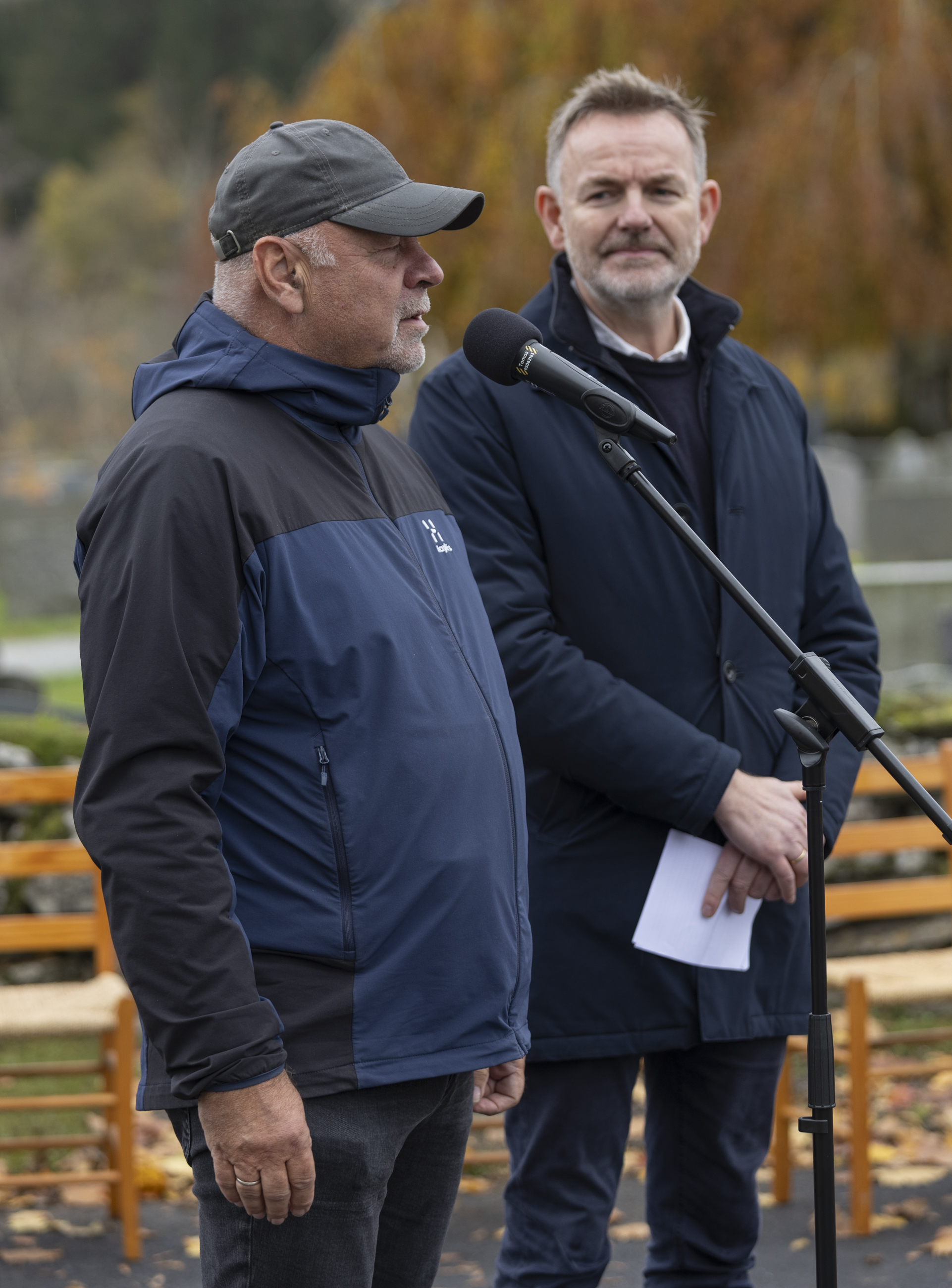 Landskapsarkitekt Trond Endresen og kirkeverge Andreas Andersen. fotograf Trygve E. Tønnesen